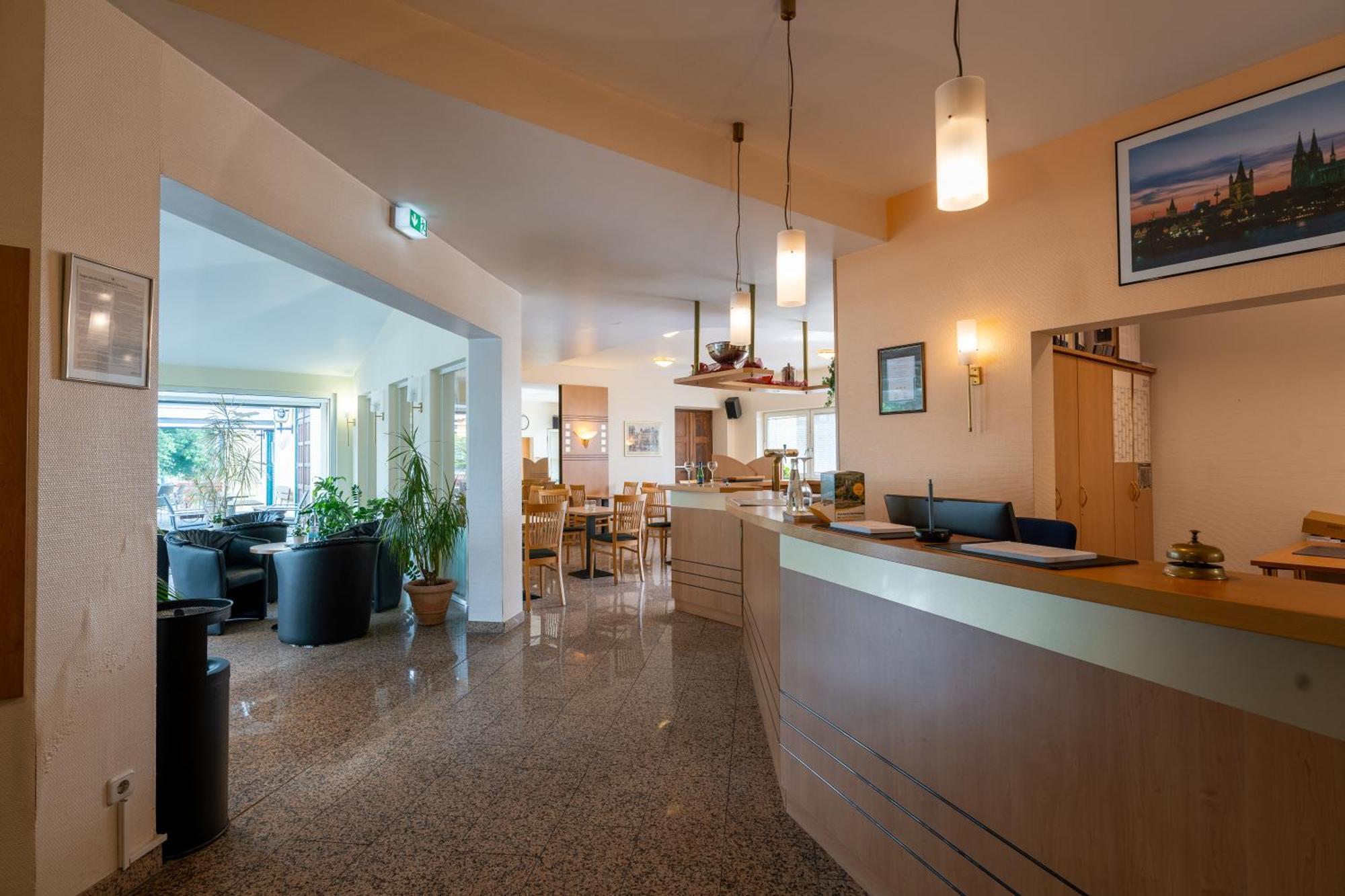 Airport Businesshotel Hotel 3*