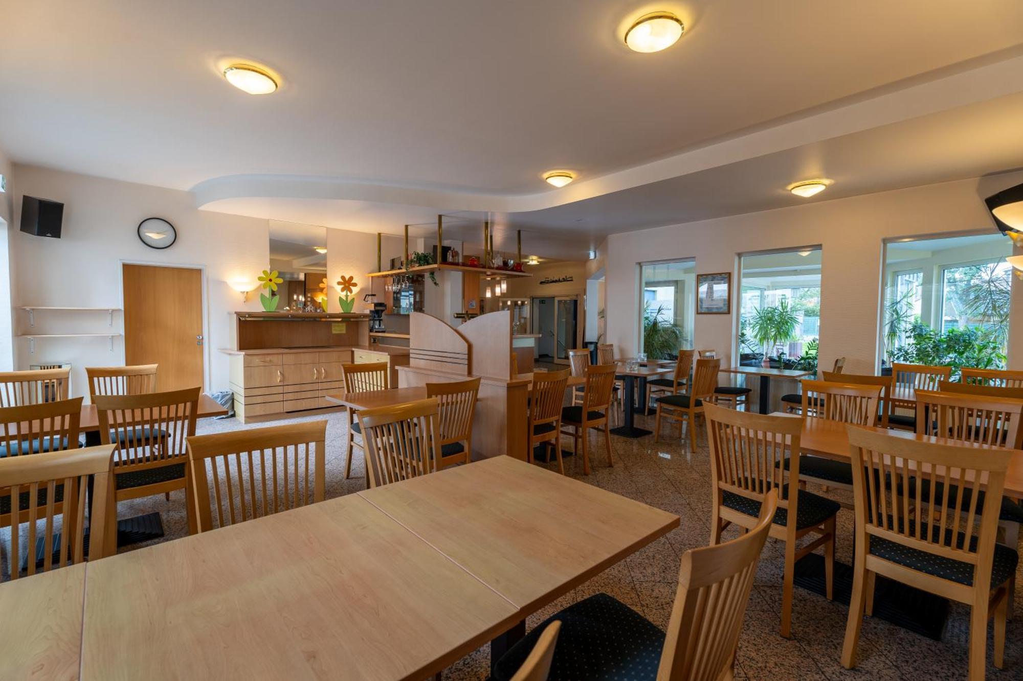 Airport Businesshotel Hotel