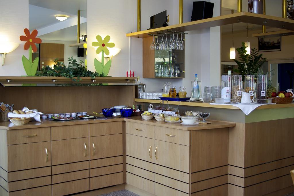 Airport Businesshotel Hotel 3*